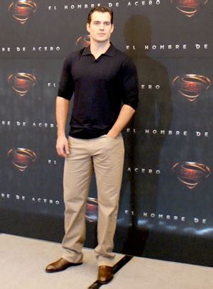 Henry Cavill Body Measurements Height Weight Biceps Shoe。